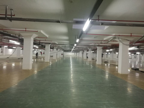 地下车库地面起灰怎么办?密封固化剂一招治本